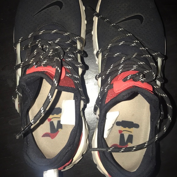 Shoes - Picture 2 of 4